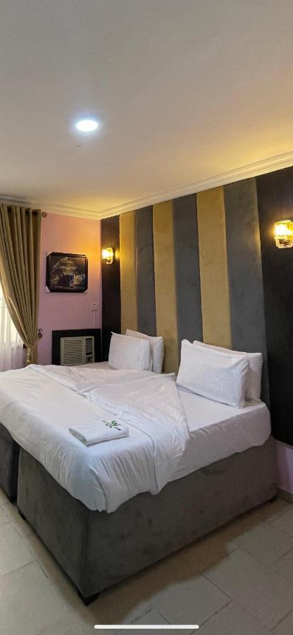 Alluring View Hotel - Allen Avenue ลากอส ภายนอก รูปภาพ