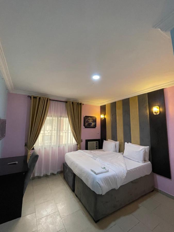 Alluring View Hotel - Allen Avenue ลากอส ภายนอก รูปภาพ