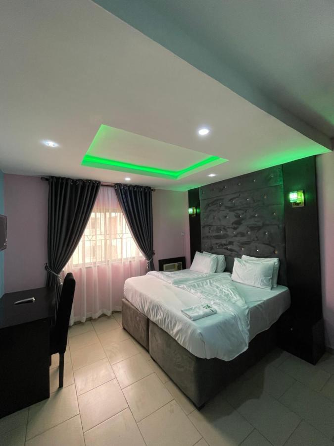 Alluring View Hotel - Allen Avenue ลากอส ภายนอก รูปภาพ