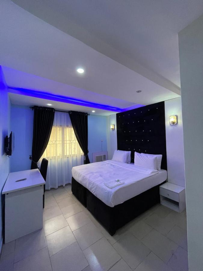 Alluring View Hotel - Allen Avenue ลากอส ภายนอก รูปภาพ