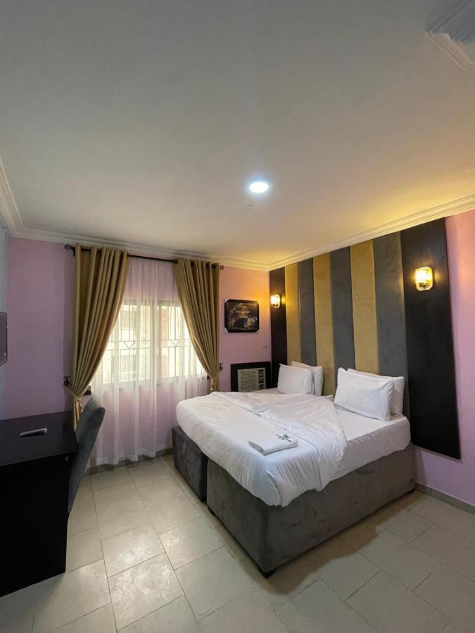 Alluring View Hotel - Allen Avenue ลากอส ภายนอก รูปภาพ
