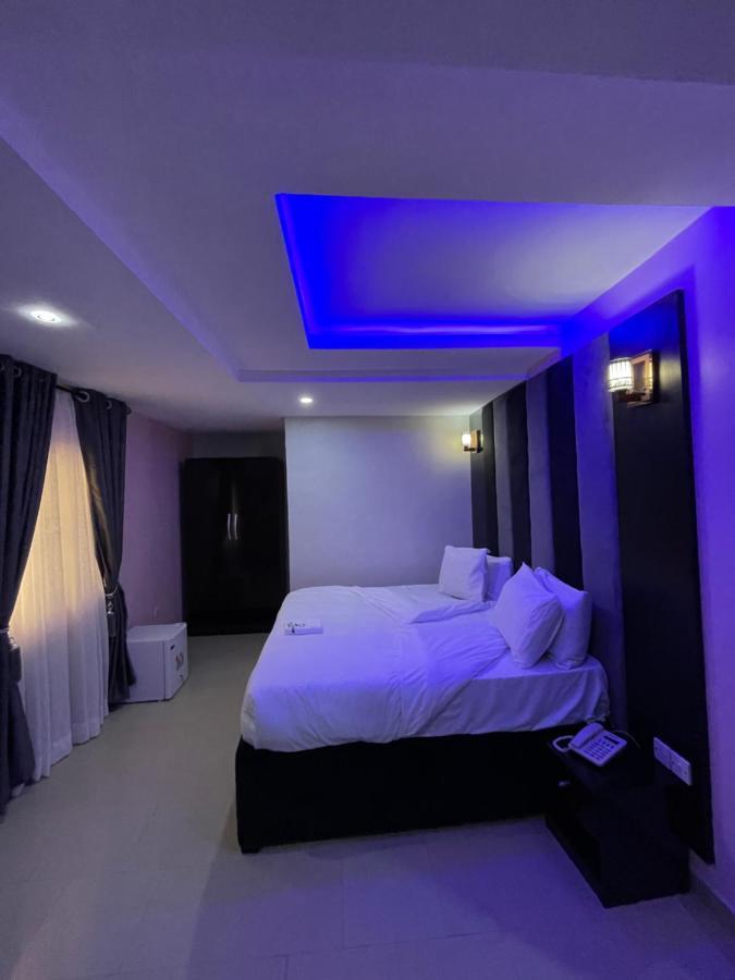 Alluring View Hotel - Allen Avenue ลากอส ภายนอก รูปภาพ